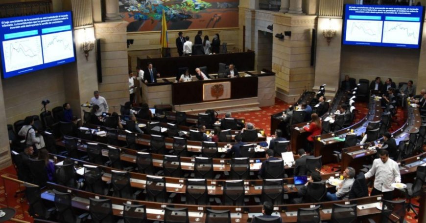 Golpe al Gobierno en elección de mesas directivas en Senado  | La FM